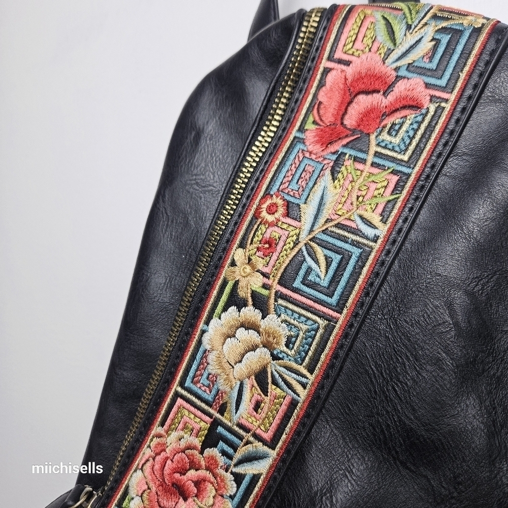 Leather backpack with embroidery - Picture 4 of 10